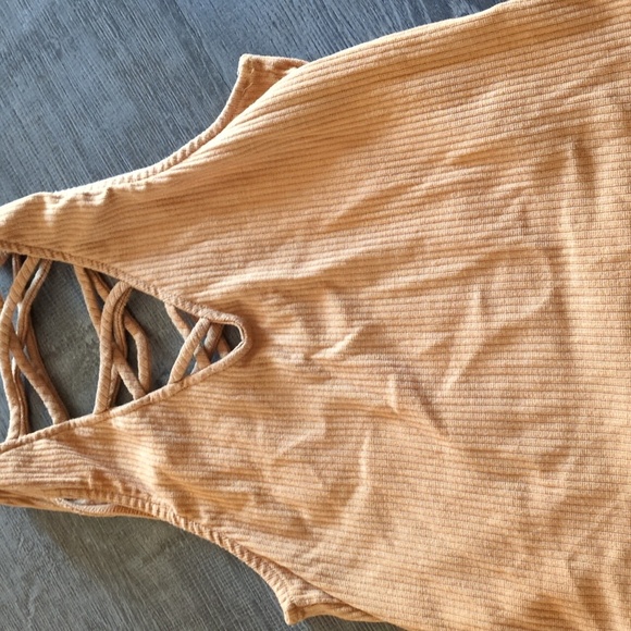 Top - Picture 2 of 5